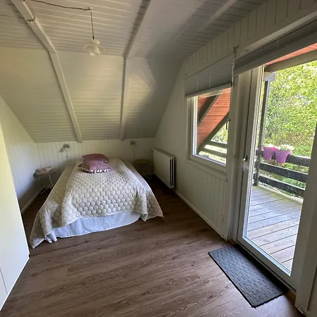 Homestay Large With Balcony At The Edge Of The Forest