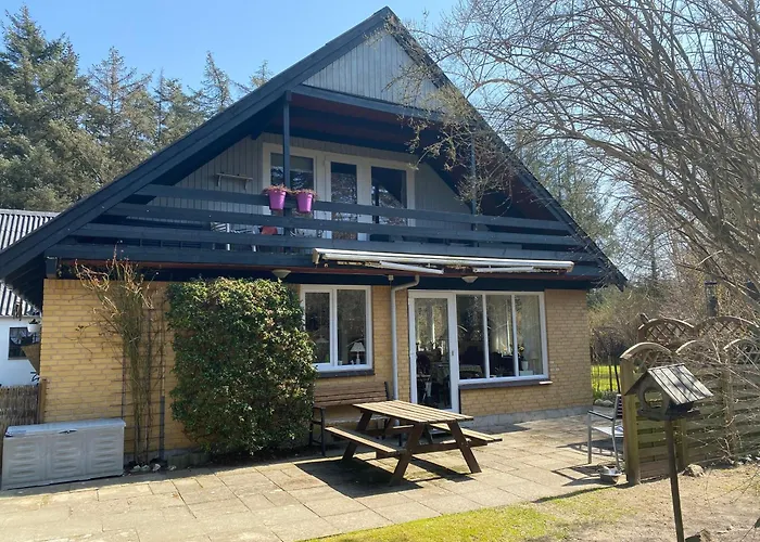 Large With Balcony At The Edge Of The Forest منزل للإقامة Løkken