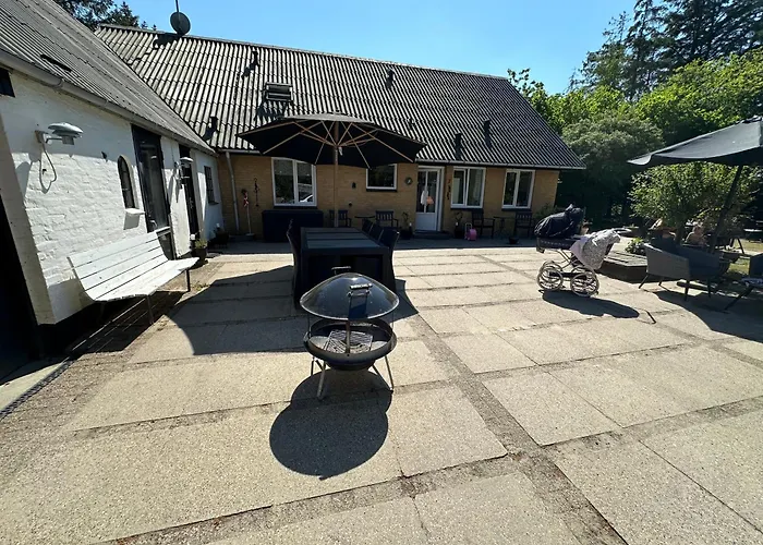 Large With Balcony At The Edge Of The Forest Løkken