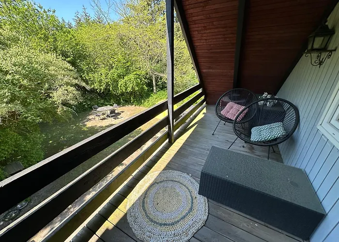 Large With Balcony At The Edge Of The Forest منزل للإقامة *